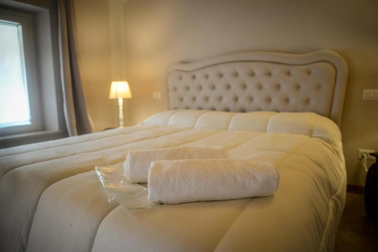 Bed & Breakfast La Corte Dell'Elmo Salo Italy